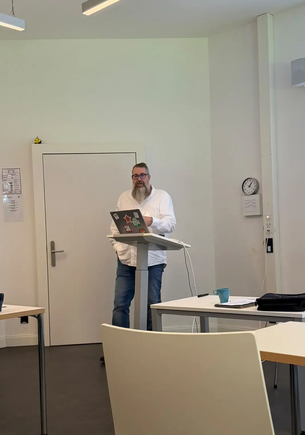 Prof. Dr. Martin Menzel hält einen Vortrag auf dem Fachtag Kinderschutz