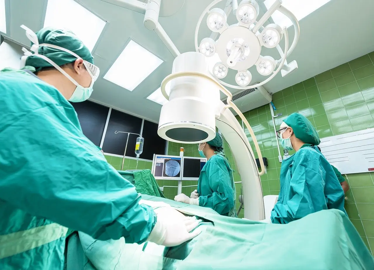 Studierende im Master of Science Physician Assistance im OP Saal
